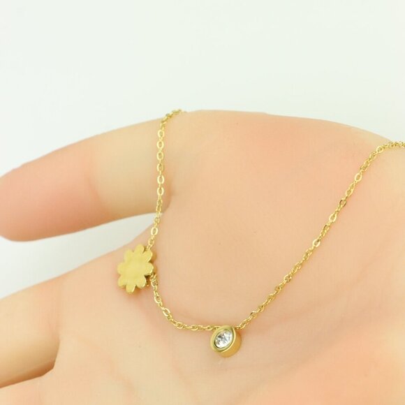 Elegant Yellow Gold Flower Charm Necklace, XPNL0360 - Picture 4 of 12